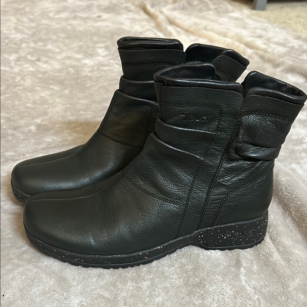 Teva Capistrano black waterproof slouch booties